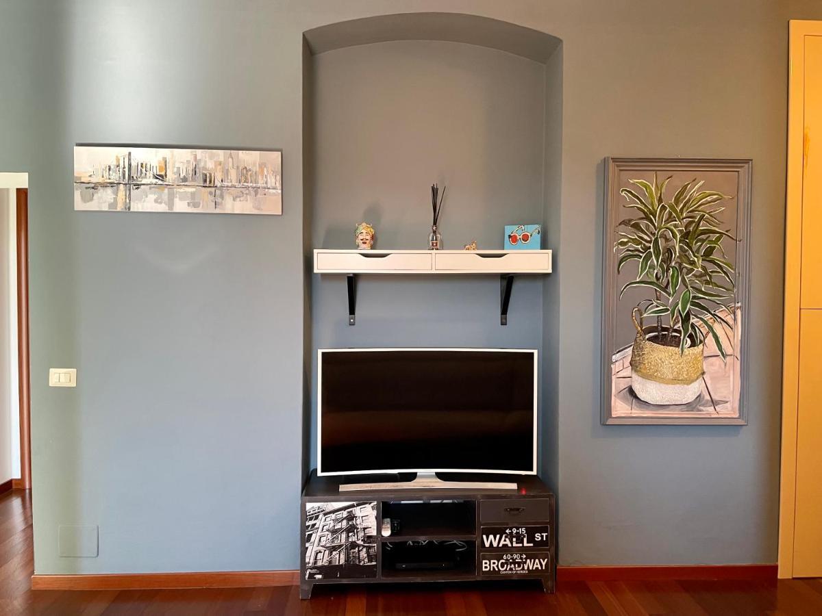 The Painting Apartment. A Central And Lovely Apartment In ميلان المظهر الخارجي الصورة
